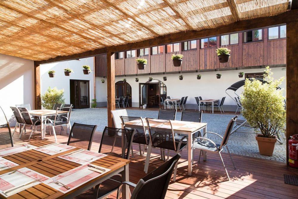 Hotel Restaurant Darwin Прага Экстерьер фото