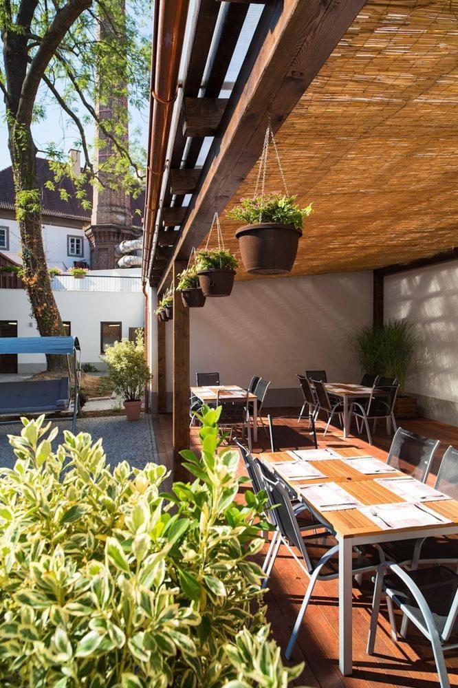 Hotel Restaurant Darwin Прага Экстерьер фото