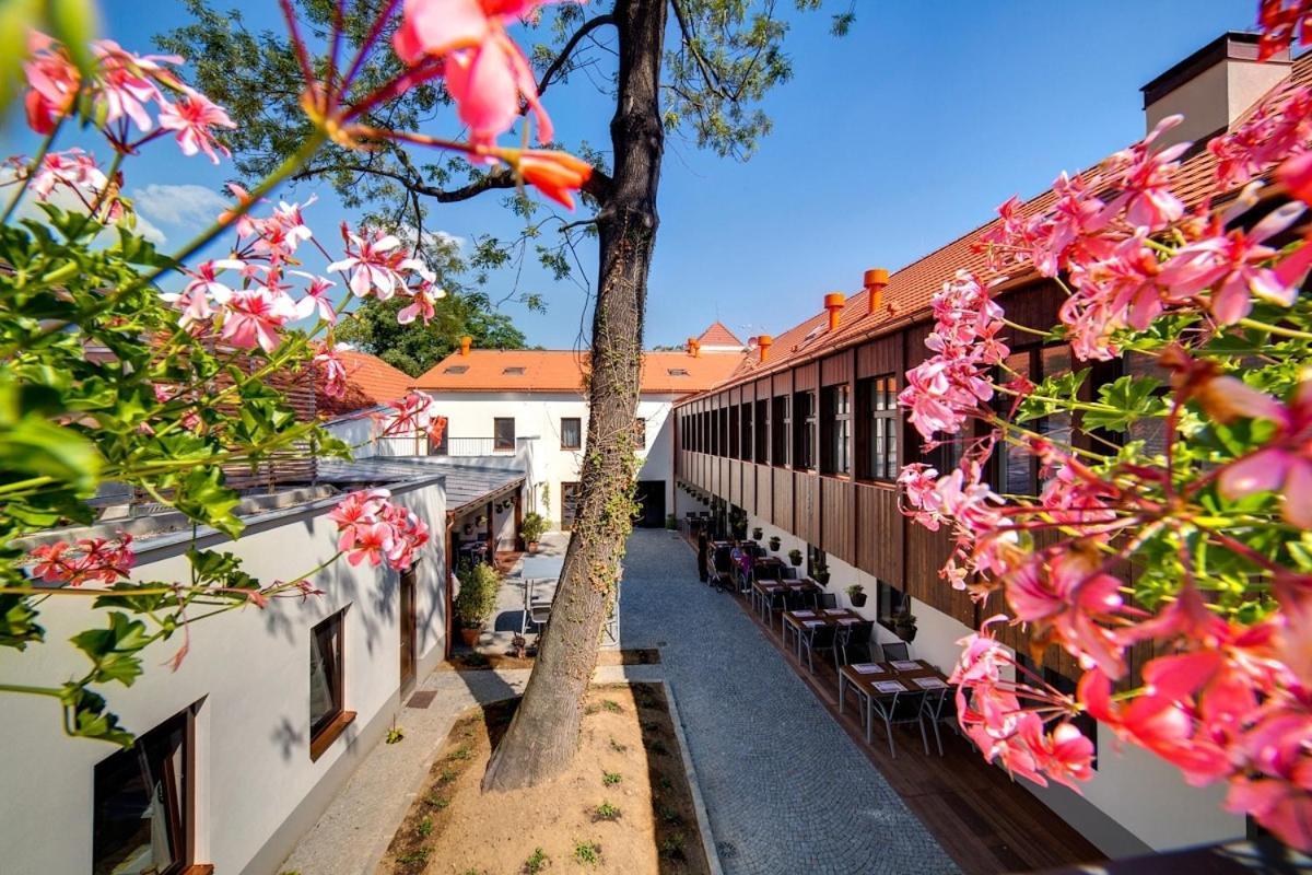 Hotel Restaurant Darwin Прага Экстерьер фото
