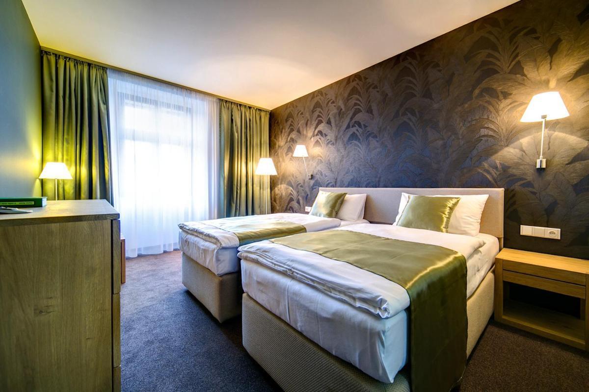 Hotel Restaurant Darwin Прага Экстерьер фото
