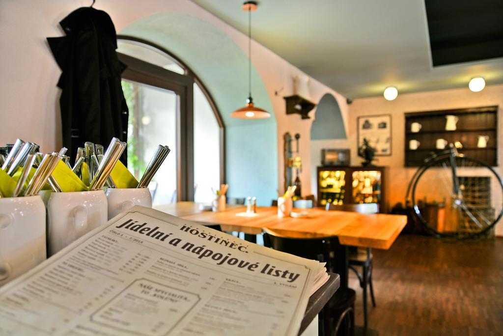Hotel Restaurant Darwin Прага Экстерьер фото
